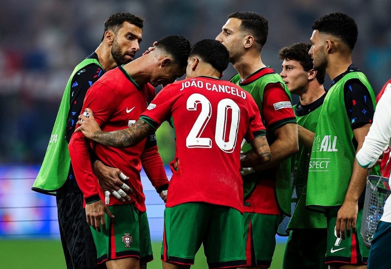 一场经典之战！欧洲杯点燃球迷热情