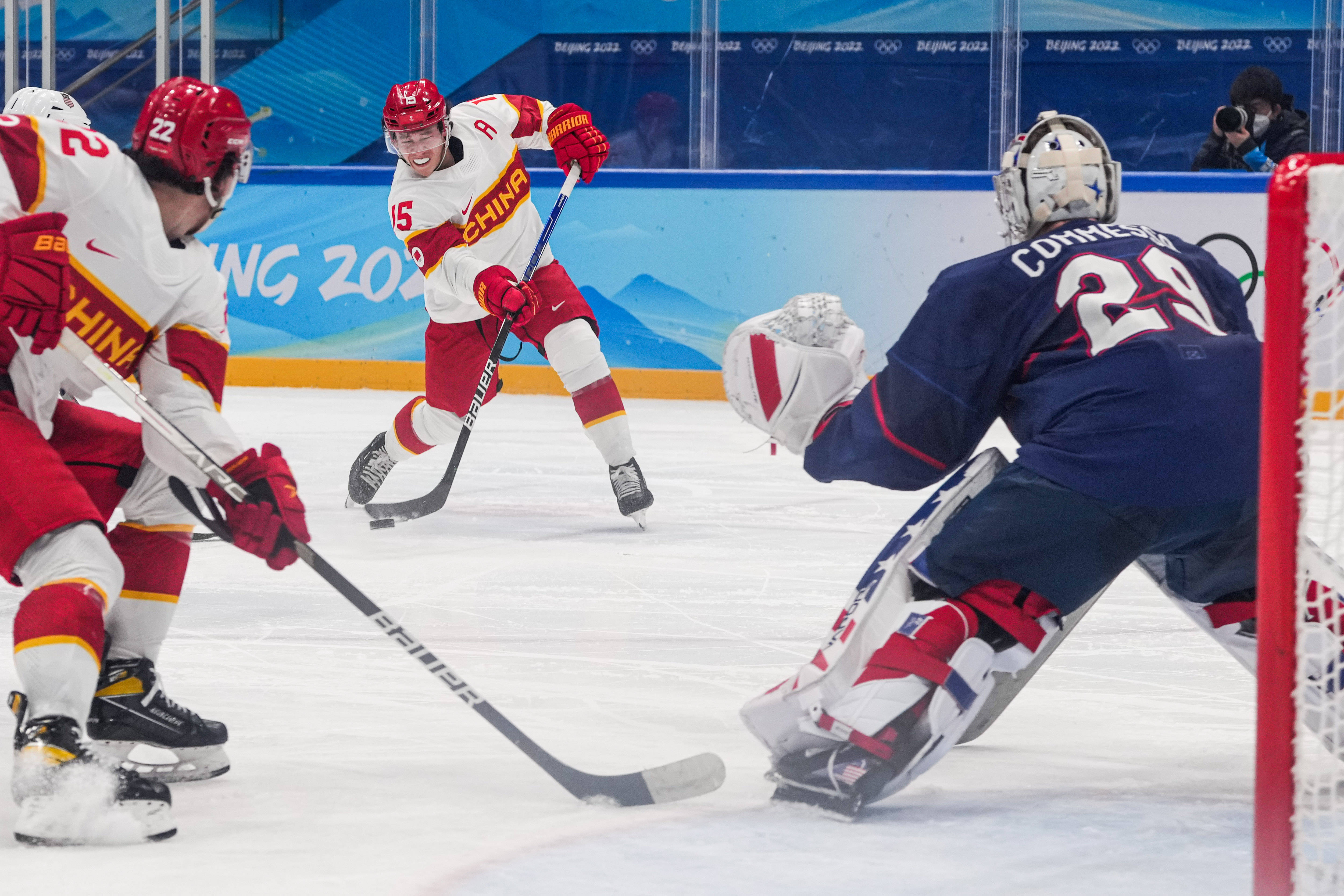 冷门频出!冰球战况跌宕起伏 冷门频出!冰球战况跌宕起伏