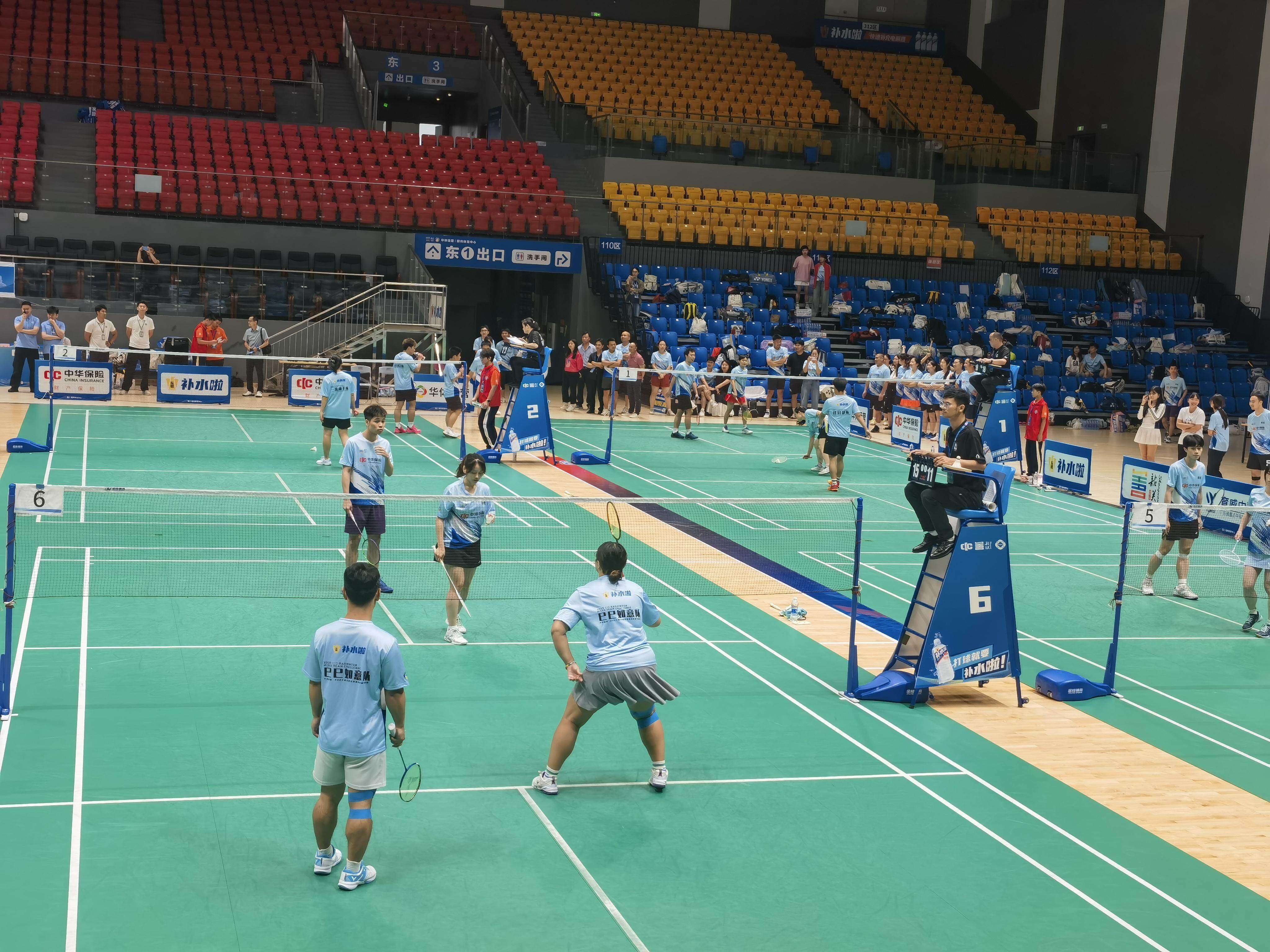 包含场面火爆!羽毛球观众席沸腾不已的词条 包含场面火爆!羽毛球观众席沸腾不已的词条