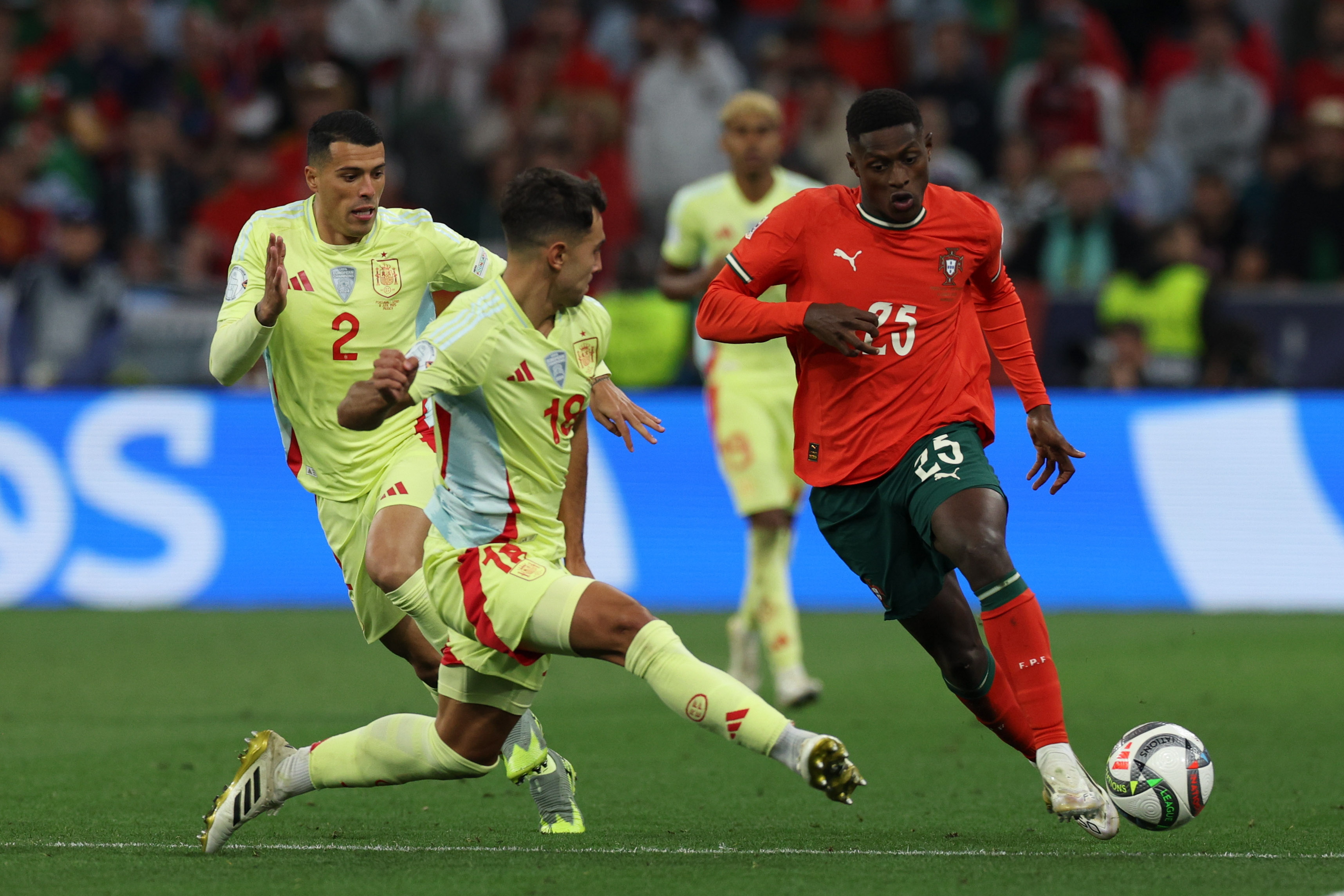 包含瑞典队鏖战葡萄牙队，张本智和关键制胜的词条