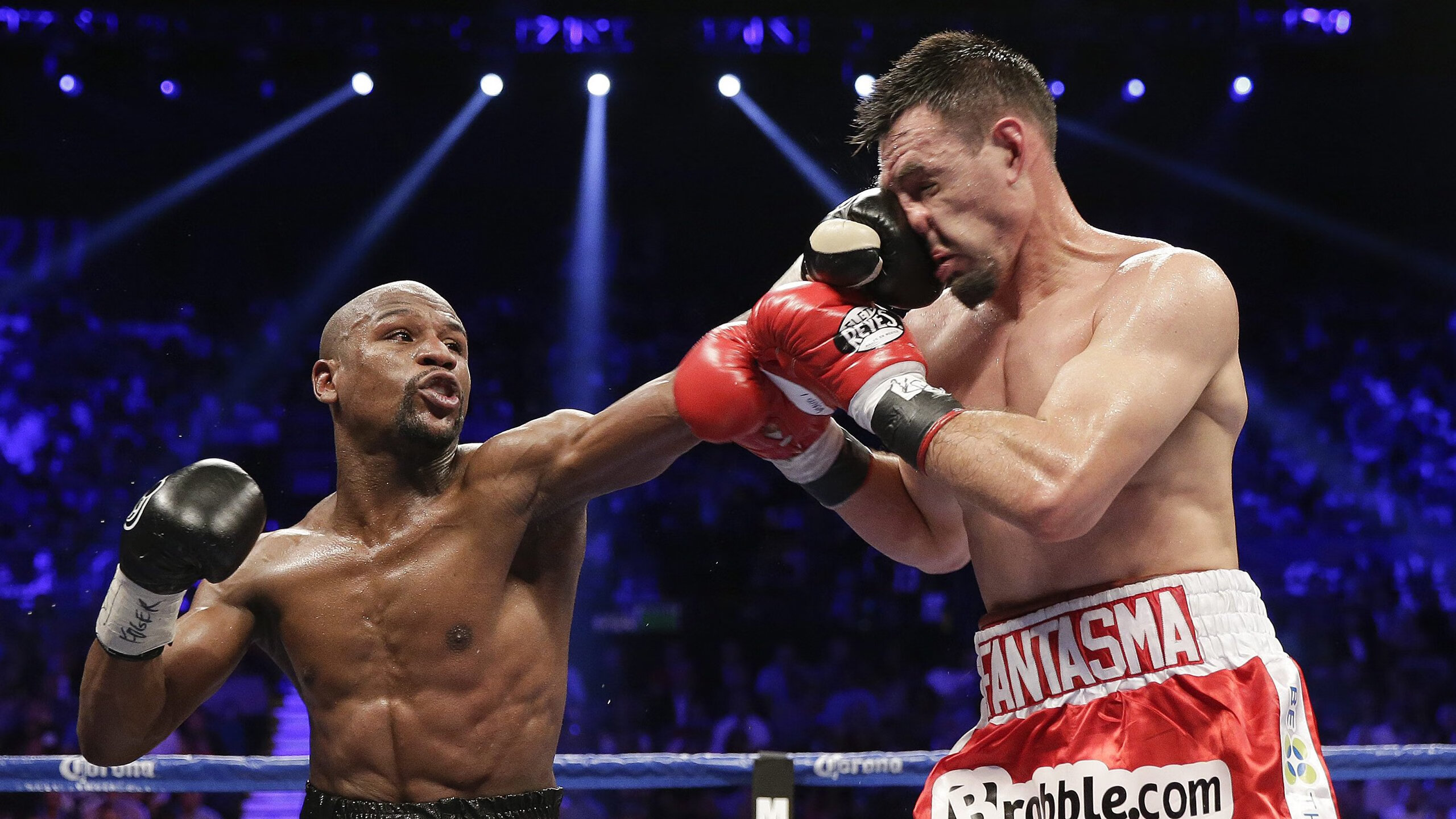 绿茵烽火映篮坛，当欧冠决战日，凤凰城烈焰灼过奥兰多迷雾